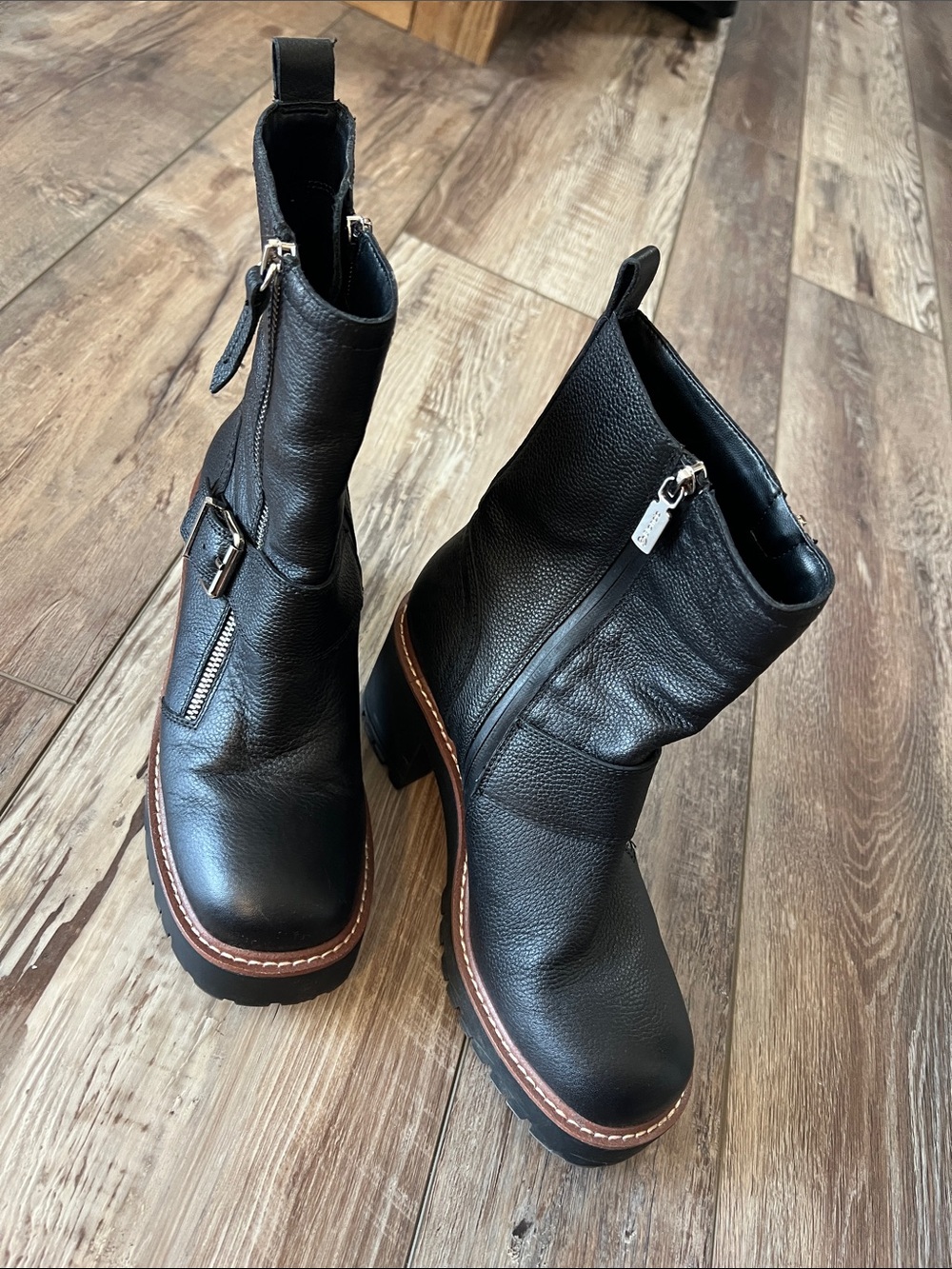 Blondo Waterproof Black Leather Zip  Boots with Contrast Welt